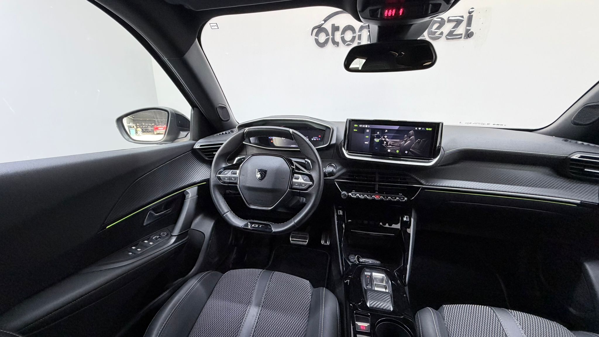 PEUGEOT 2008 10